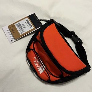 The North Face Jester Lumbar Pack in black & orange 📙